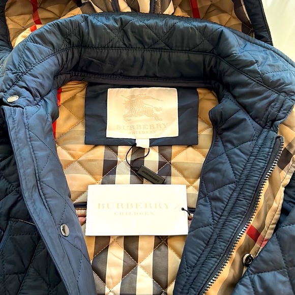 Authentic Burberry Never worn hasTag attached FITS Female size SMALL - Picture 6 of 6